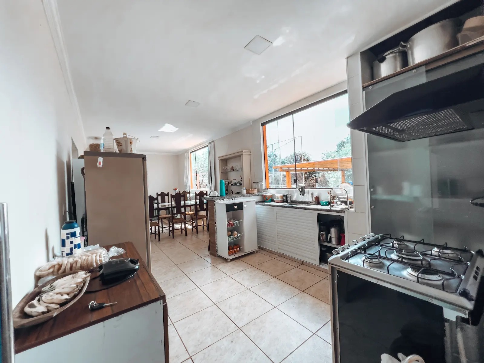 Cozinha completa do Sítio Recanto dos Ipês